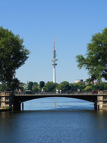 Schwanenwikbrücke und Heinrich-Hertz-Turm