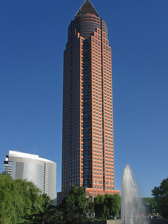 Foto Messeturm mit Ludwig-Erhard-Anlage - Frankfurt am Main