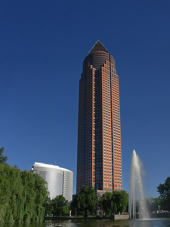 Foto Messeturm mit Ludwig-Erhard-Anlage - Frankfurt am Main