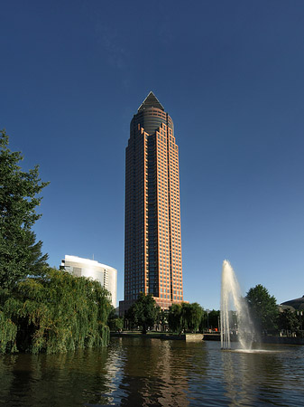 Messeturm mit Ludwig-Erhard-Anlage Fotos