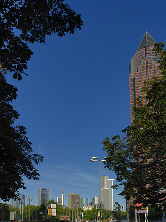 Messeturm mit Skyline Foto 