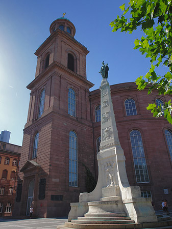 Foto Paulskirche mit Statue - Frankfurt am Main