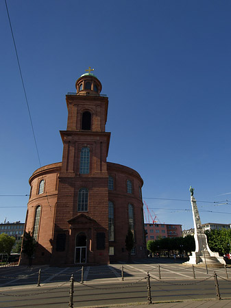 Foto Paulskirche mit Statue - Frankfurt am Main