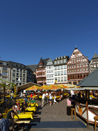 Foto Römer mit Schirmen - Frankfurt am Main