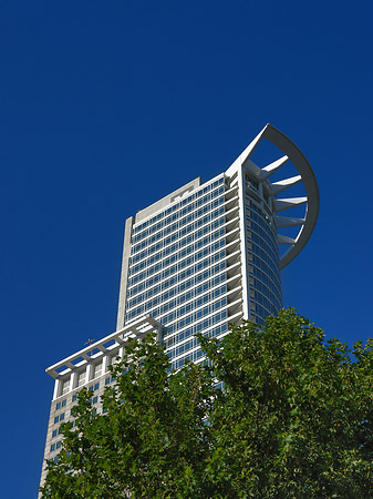 Westendtower mit Baum Fotos