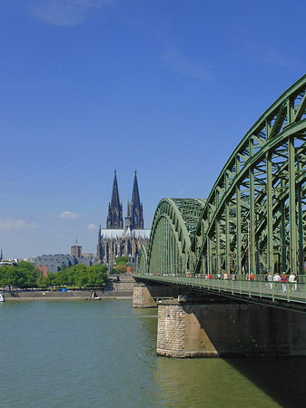 Hohenzollernbrücke am Kölner Dom Fotos