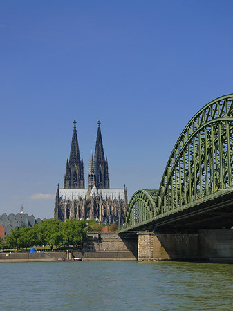 Hohenzollernbrücke am Kölner Dom Fotos