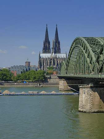 Fotos Schiff unter der Hohenzollernbrücke