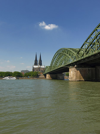 Fotos Schiff unter der Hohenzollernbrücke