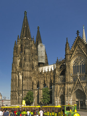 Fotos Bimmelbahn fährt zum Kölner Dom