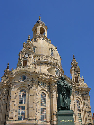 Lutherdenkmal vor der Frauenkirche Fotos