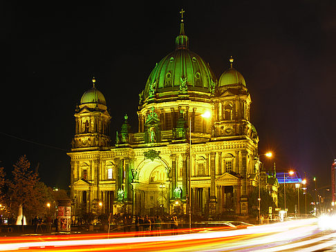 Foto Berliner Dom bei Nacht