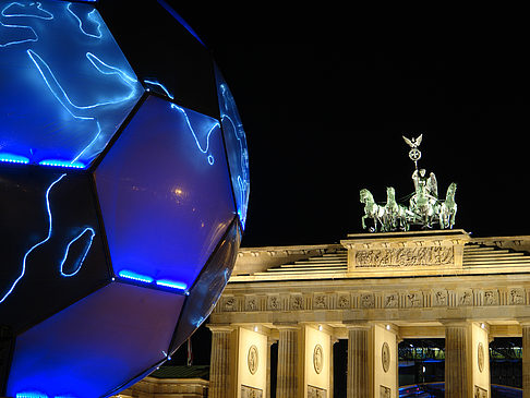 Brandenburger Tor bei Nacht Fotos