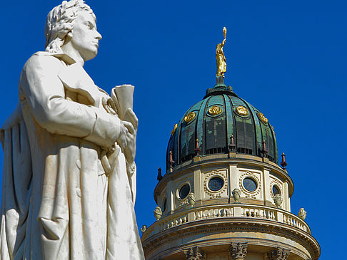 Foto Schillerdenkmal mit dem Französischen Dom