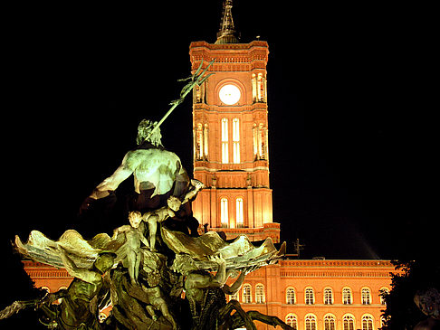 Foto Rotes Rathaus bei Nacht