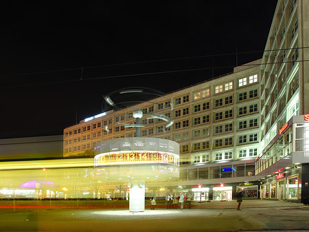 Weltzeituhr am Alexanderplatz Fotos