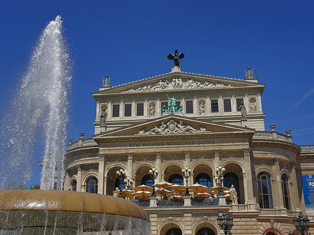 Fotos Alte Oper mit Brunnen