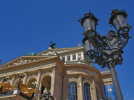 Alte Oper mit Laterne