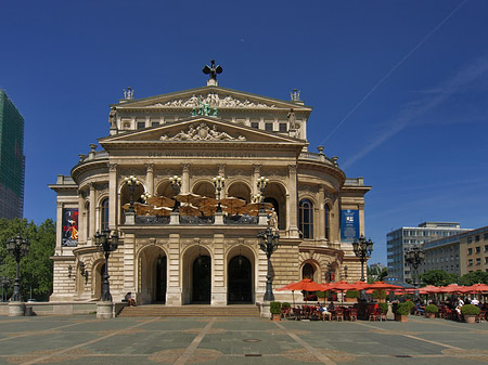 Fotos Alte Oper mit Schirmen | Frankfurt am Main