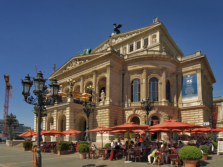 Alte Oper mit Schirmen Fotos