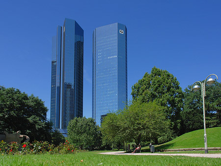 Deutsche Bank mit Weg