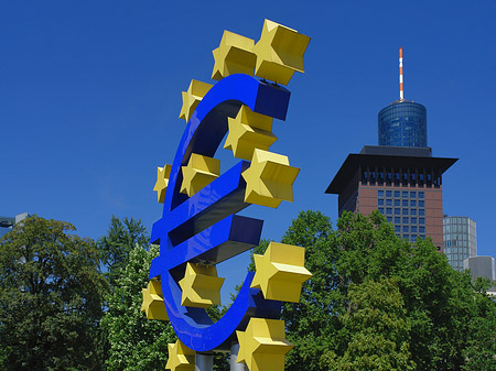 Foto Eurozeichen mit Japan Center - Frankfurt am Main