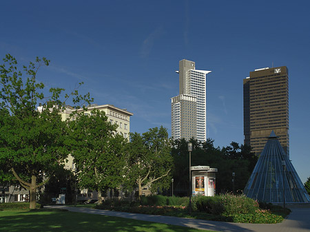 Friedrich-Ebert-Anlage mit Westendtower und Citytower