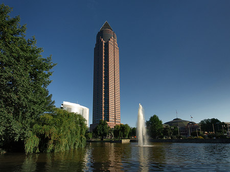 Foto Messeturm mit Ludwig-Erhard-Anlage - Frankfurt am Main