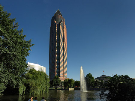 Messeturm mit Ludwig-Erhard-Anlage Fotos