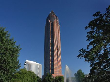 Messeturm mit Ludwig-Erhard-Anlage Fotos