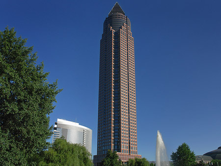 Foto Messeturm mit Ludwig-Erhard-Anlage