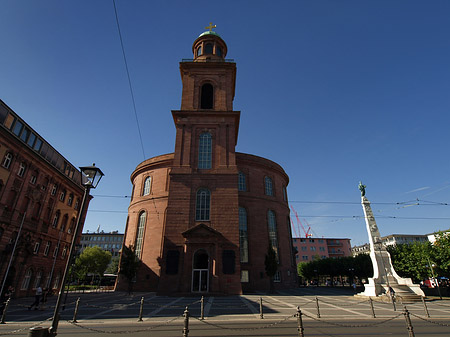 Foto Paulskirche mit Statue - Frankfurt am Main