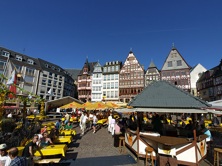 Fotos Römer mit Schirmen | Frankfurt am Main