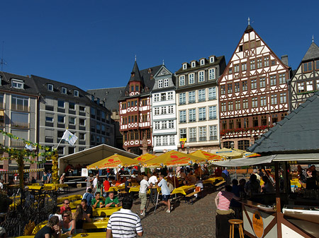 Foto Römer mit Schirmen - Frankfurt am Main