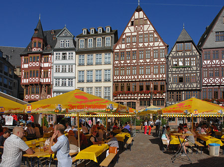 Fotos Römer mit Schirmen | Frankfurt am Main