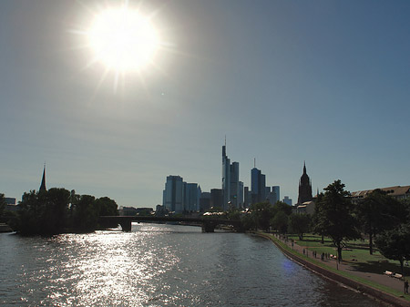 Foto Skyline von Frankfurt mit Alter Brücke