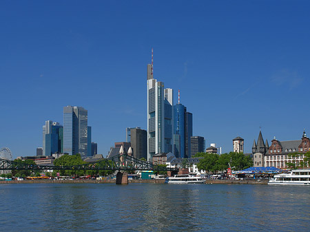 Foto Skyline von Frankfurt mit Saalhof - Frankfurt am Main