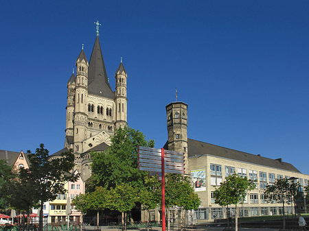 Fotos Schild vor Groß St.Martin | Köln