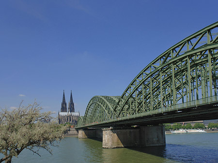 Foto Hohenzollernbrücke am Kölner Dom