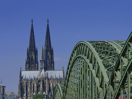 Hohenzollernbrücke beim Kölner Dom Fotos