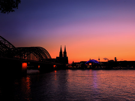 Fotos Kölner Dom hinter der Hohenzollernbrücke | Köln