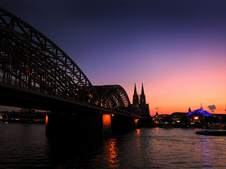 Fotos Kölner Dom hinter der Hohenzollernbrücke | Köln