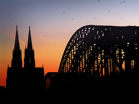 Foto Kölner Dom hinter der Hohenzollernbrücke