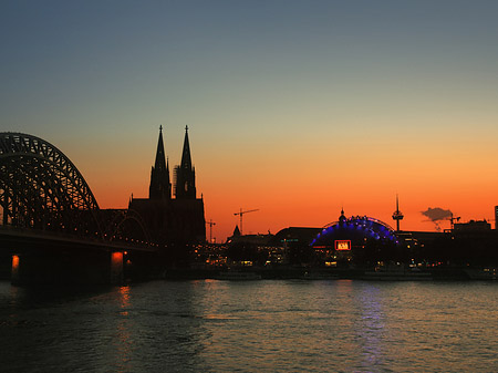 Fotos Kölner Dom neben Musical Dome | Köln