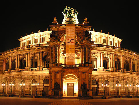 Foto Semperoper bei Nacht