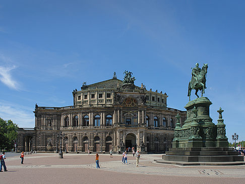 Fotos König-Johann-Statue mit Semperoper | Dresden